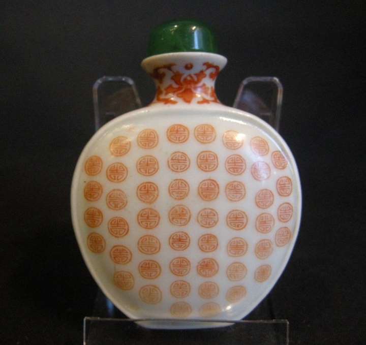 Snuff bottle porcelain ecusson shape decorated in iron red  with hundred shou (longevity)-Imperial workshop Mark Qianlong
